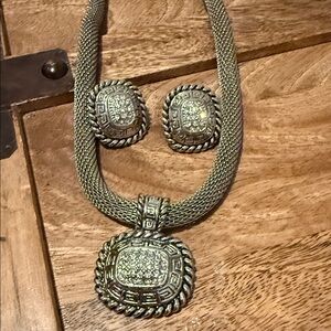 Vintage styled silver toned nevklace